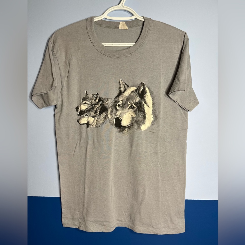 Vintage Gray Wolf Graphic Tee